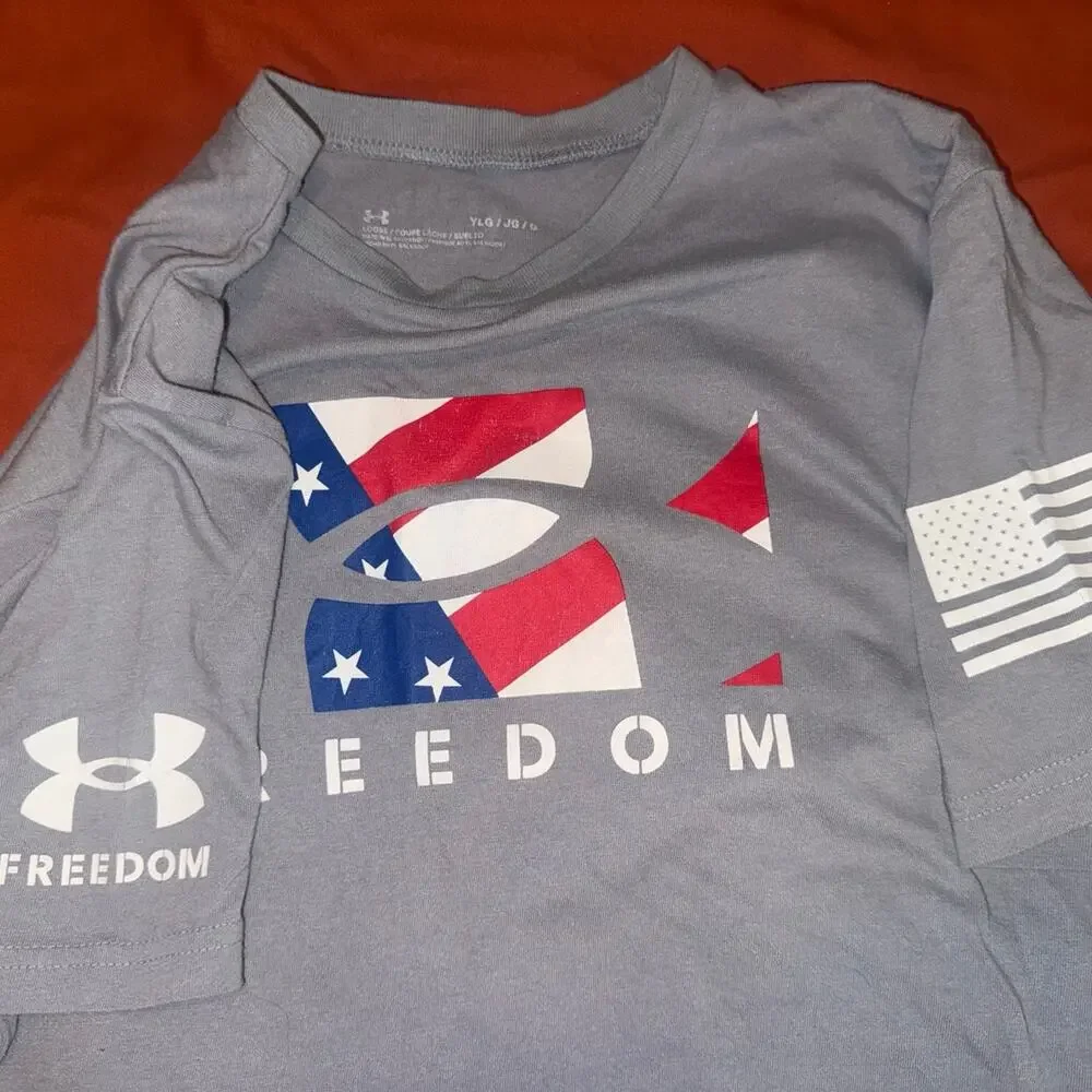 Under Armour Boys YLG Freedom Graphic T-Shirt Gray Patriotic USA Flag